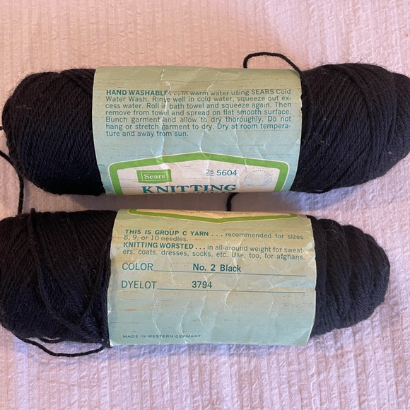 Vintage wool yarn 9 assorted skeins black and beige - Picture 4 of 5
